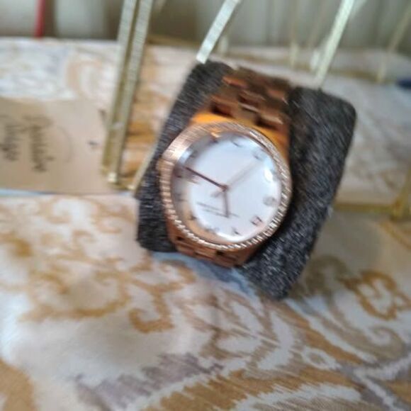 Women's Marc Jacob rose gold watch - Picture 4 of 8